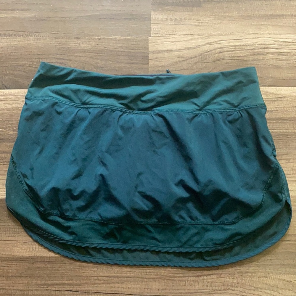 Lululemon skirt SIZE 8